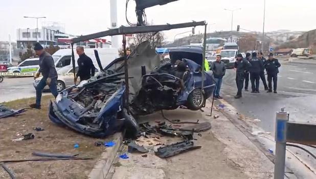 Minibüs ve otomobil çarpıştı: 1 ölü, 3 yaralı