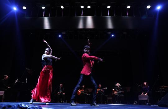 Mavi Siyah’tan ritim ve zerafetin buluştuğu unutulmaz gece