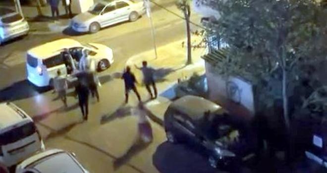Avcılar'da mahalle kavgası kamerada