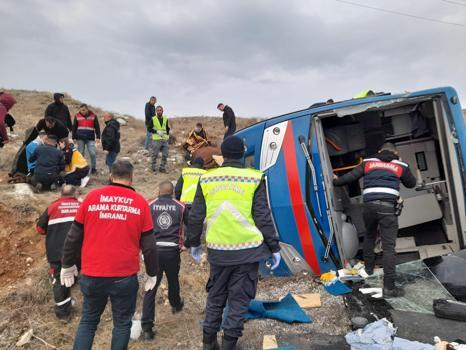 Sivas'ta cezaevi nakil aracı devrildi; 9 yaralı