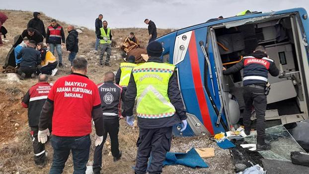 Sivas'ta cezaevi nakil aracı devrildi; 9 yaralı