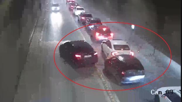 Amasya’da Ferhat Tüneli’ndeki 4 otomobilin karıştığı zincirleme kaza kamerada