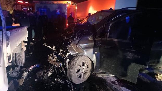 Hafif ticari araç ile kamyonet çarpıştı; 1 ölü, 5 yaralı