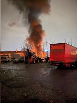 İstabul - Gaziosmanpaşa'da otoparkta yangın: 14 araç zarar gördü