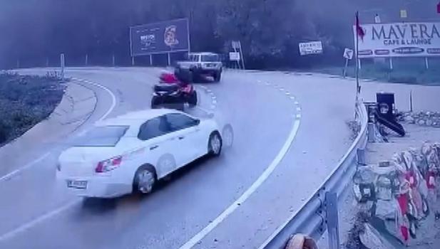 Kayganlaşan yolda virajda kazalar kamerada
