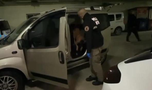 Aracın kapılarına gizlenmiş kokaini 'Pako' buldu