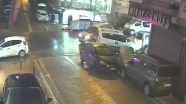 Esenyurt'ta kazayı engellemek için sürücüsünün manevra yaptığı hafif ticari araç yayaya çarptı