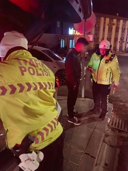 Mardin’de tarihi caddede yüksek sesle müzik dinleyen 55 araç sürücüsüne ceza