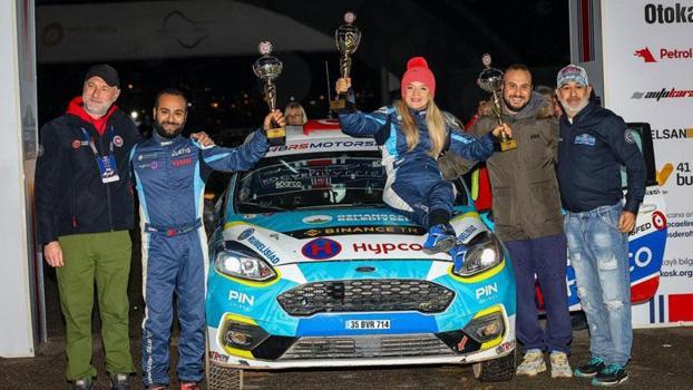 Türkiye'nin ilk engelli kadın pilotundan podyumda çifte başarı