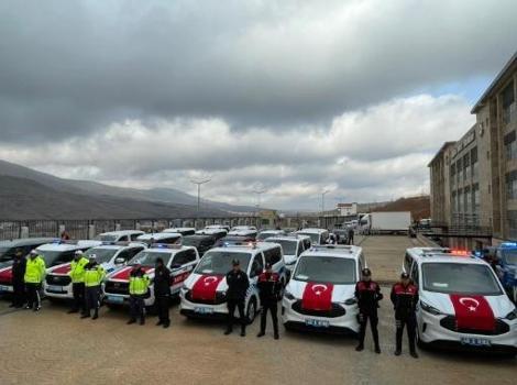 Kırşehir’de emniyet ve jandarmaya törenle 73 araç verildi