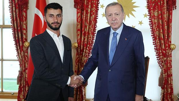 Cumhurbaşkanı Erdoğan, Oscar ödüllü Filistinli yönetmen Basel Adra ile görüştü