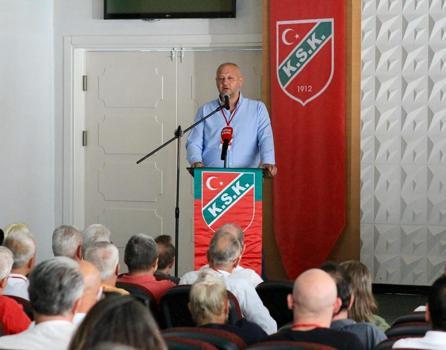 Karşıyaka Eski Başkanı Azat Yeşil’den istifa çağrısı