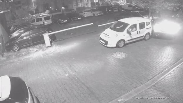 İstanbul - Pendik'te 2 kişiye çarpan alkollü sürücü kaçmaya çalıştı, 7 araca daha çarptı; kaza kamerada