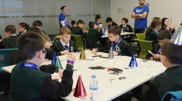 Medtronic Spark, Türkiye’de Darüşşafaka öğrencileriyle etkinlik gerçekleştirdi