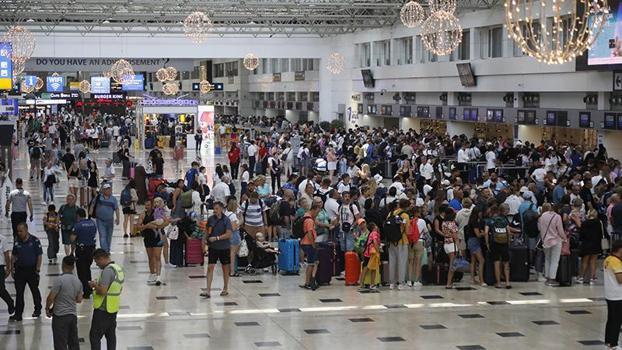 Antalya Havalimanı'nda 'kasım' trafiği; 1,7 milyon yolcuya hizmet verildi