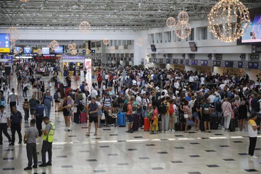 Antalya Havalimanı'nda 'kasım' trafiği; 1,7 milyon yolcuya hizmet verildi