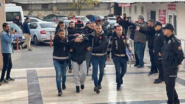 2 ayrı iş yerine yönelik silahlı saldırıda 2 kişiyi yaralayan motosikletli 4 şüpheli adliyede