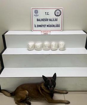 Durdurulan otomobilden 5 kilo metamfetamin çıktı; 4 gözaltı