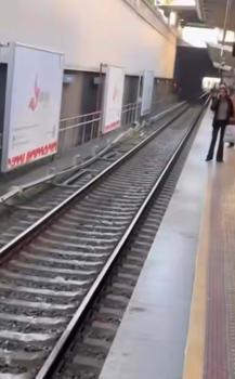 İzmir'de metro arızası; seferler durduruldu