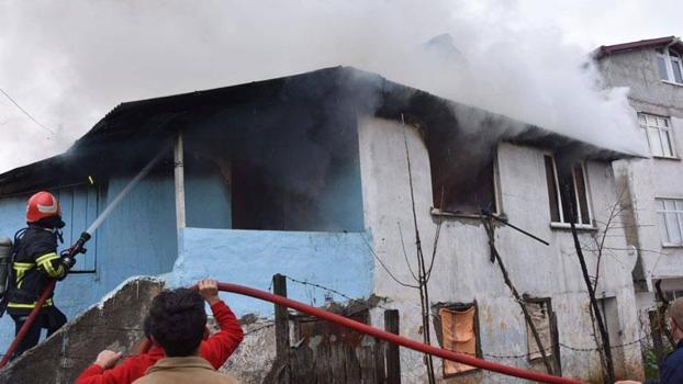 Tek başına kaldığı evde çıkan yangında öldü