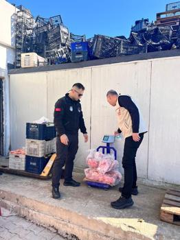 Soğuk hava deposundaki 574 kilo bozuk ürün imha edildi