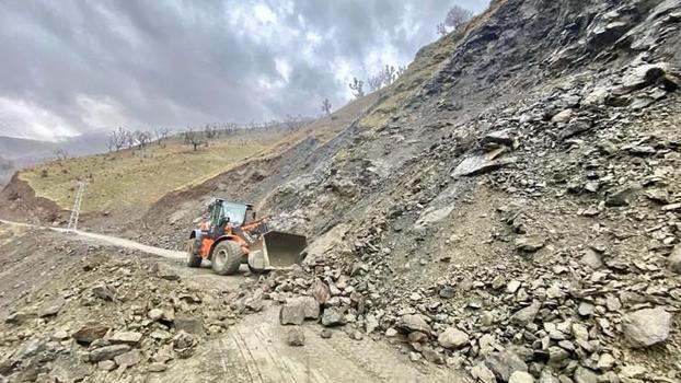 Batman'da heyelan nedeniyle kapanan yollar açıldı