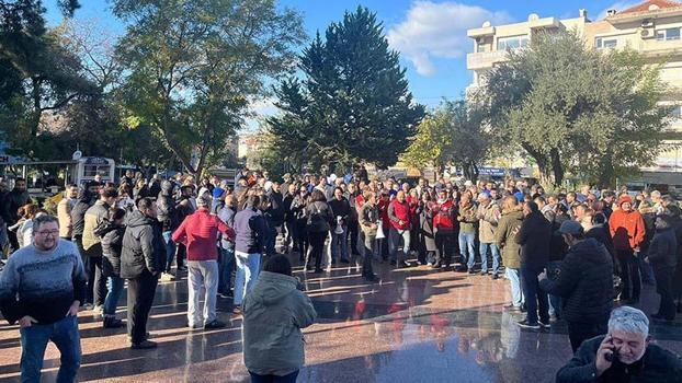 Buca Belediyesi'nde iş bırakan işçiler, haklarını istedi