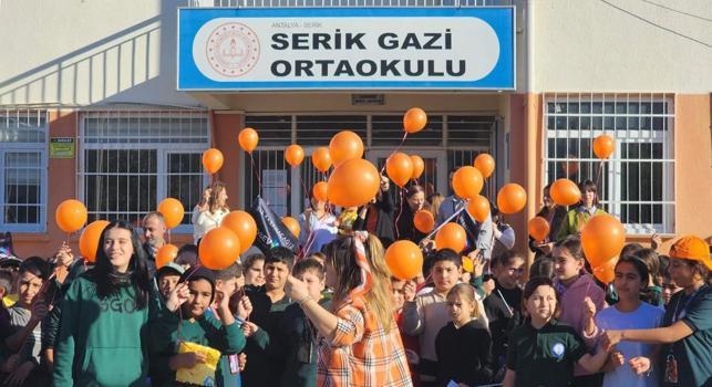 Turuncu balonlar Sercan ile lösemili çocuklar için uçuruldu