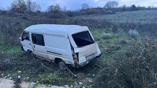 Kontrolden çıkan minibüs şarampole yuvarlandı: 1 yaralı