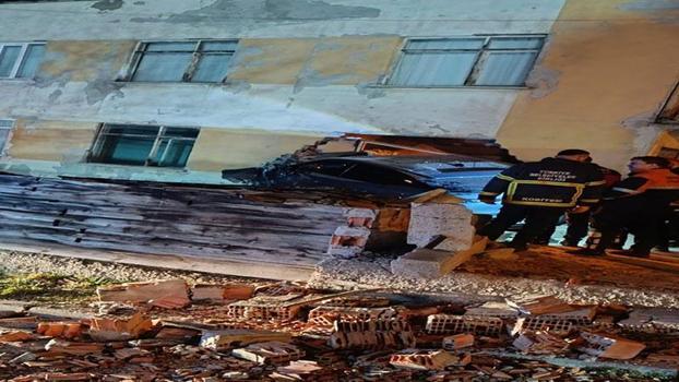 Kontrolden çıkan cip eve girdi: 1 yaralı