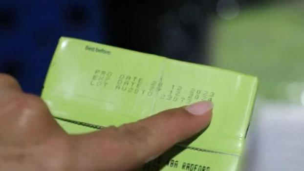 Antalya’da tarihi geçmiş gıdaların piyasaya sürülmek üzere etiketinin değiştirildiği depoya baskın