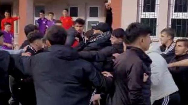 Liseler arası futbol turnuvasında öğretmen darbedildi; 2 öğrenciye gözaltı