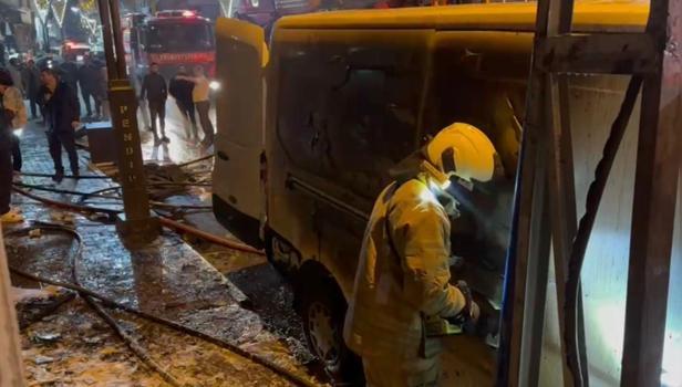 Pendik’te tekstil atölyesinde çıkan yangın söndürüldü