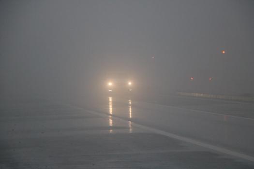 Bolu Dağı'nda yağmur ve sis etkili oldu