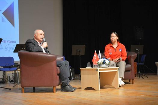 Ege Üniversitesi mezunları öğrencilerle buluştu