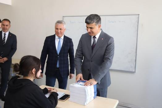 Akdeniz Belediyesi’nden gençlere eğitim desteği