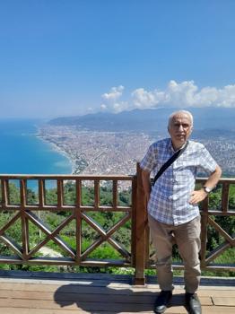 Mezar yeri bakmaya giderken otomobilleri dereye uçtu; dayı ve yeğen öldü