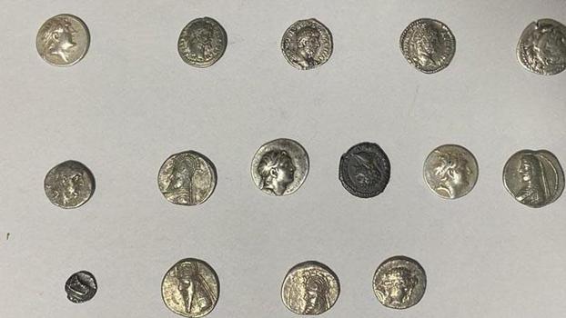 Kargoda Helenistik döneme ait 26 sikke ele geçirildi