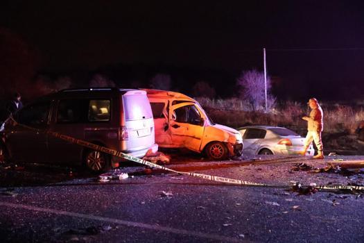 Mardin’de 3 aracın karıştığı kazada 3 ölü, 6 yaralı/ Ek fotoğraflar
