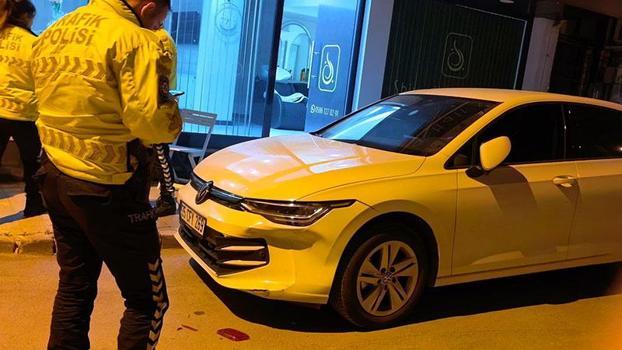 Bursa'da polisin dur ihtarına uymayan sürücü park halindeki araçlara çarptı