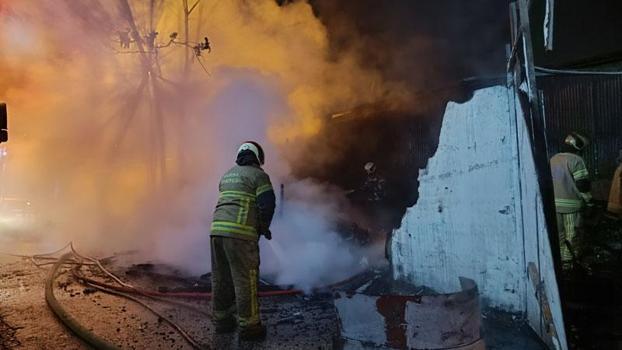 Bursa'da barakada yangın; 1 kişi dumandan etkilendi