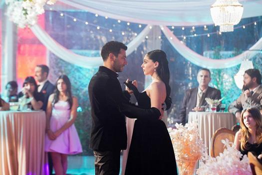 Güller ve Günahlar’da romantik dans