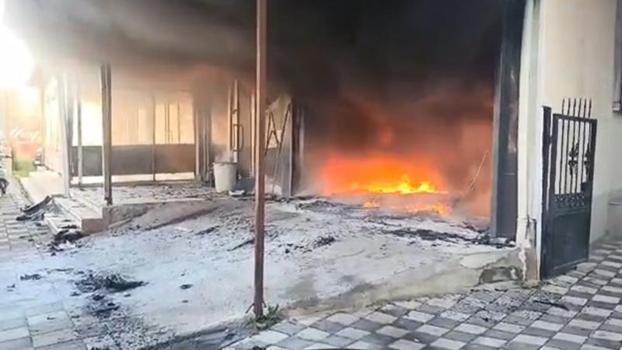 Oto kaportacıda çıkan yangın söndürüldü