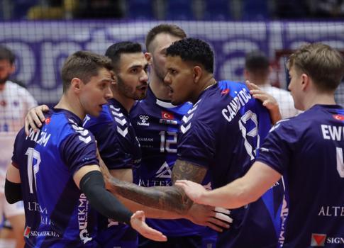 Altekma ligde Spor Toto önünde