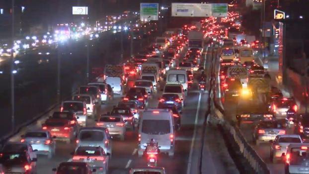 İstanbul - İstanbul'da trafik yoğunluğu yüzde 81'e ulaştı