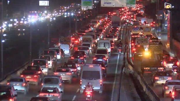 İstanbul'da trafik yoğunluğu yüzde 81'e ulaştı
