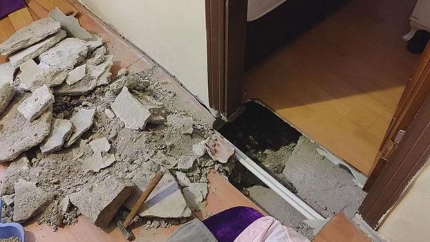 Fatih'te 4 katlı binanın zemininde çökme meydana geldi