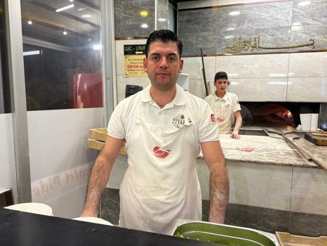 Aydınlı pideci, müşterisini kalp masajıyla hayata bağladığı anlar kamerada