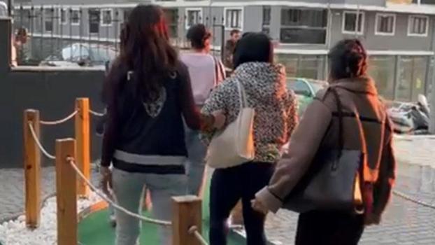 Masaj salonlarına fuhuş operasyonunda gizli bölmeler, zil sistemi bulundu; 15 gözaltı