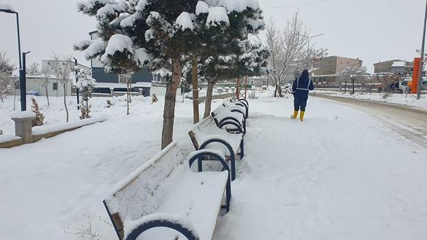 Van'da 102, Hakkari'de 70 yerleşim yerinin yolu kardan kapandı